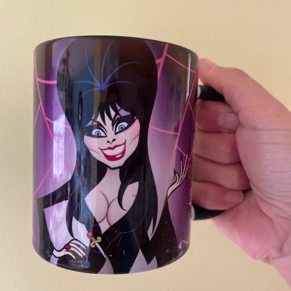 Small Elvira mug